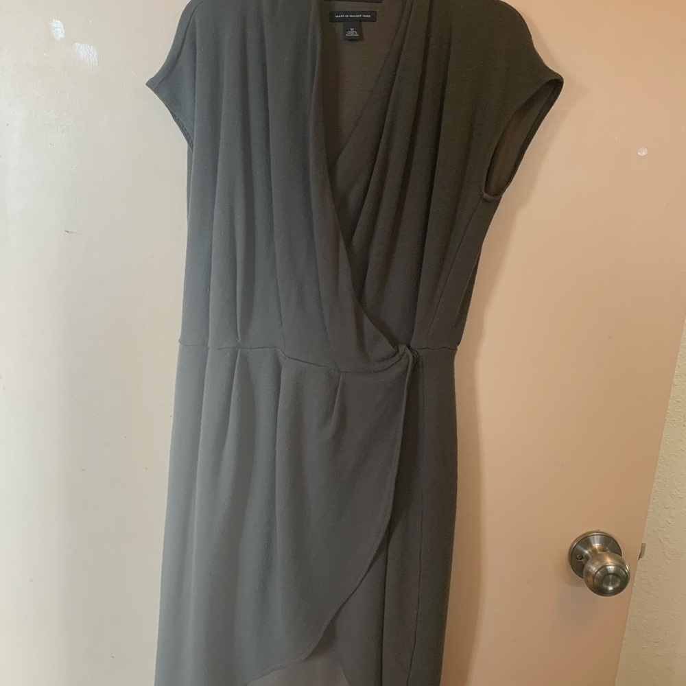 Banana Republic Knee length wrap dress (M)